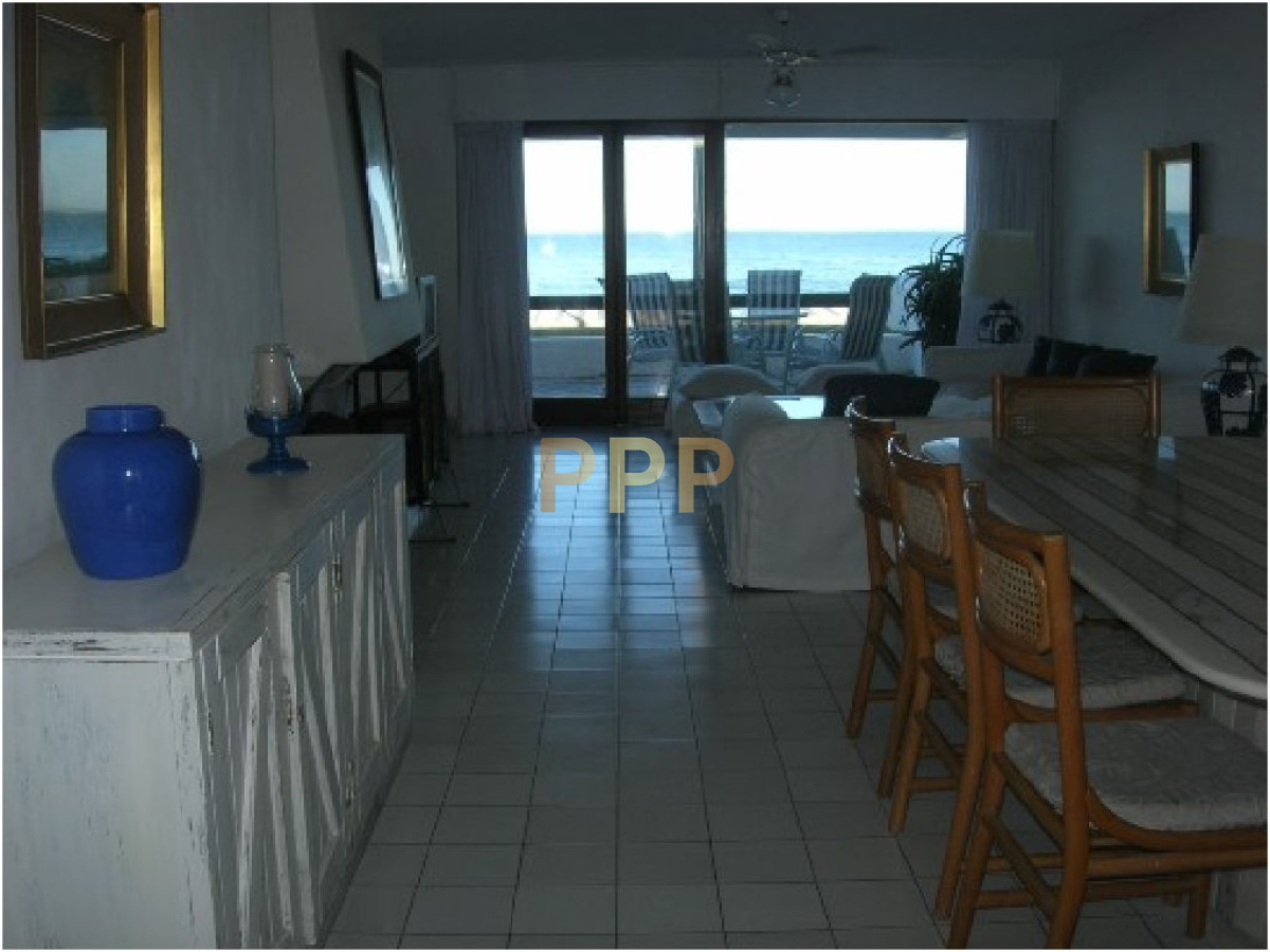 Apartamento ID.25 - Apartamento de 3 dormitorios frente al mar en venta y alquiler, Peninsula, Punta del Este.