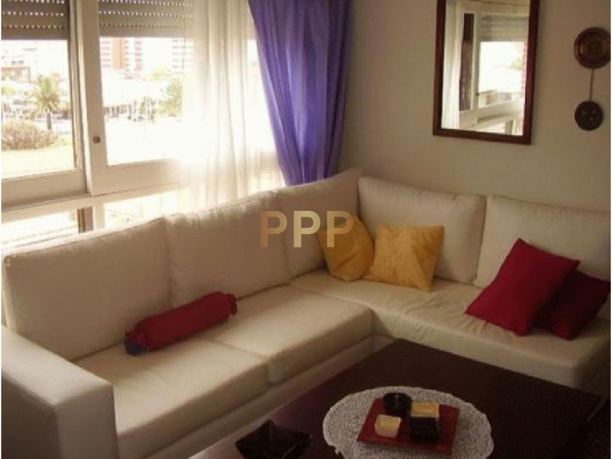 Apartamento ID.747 - Apartamento en venta y alquiler, sobre playa mansa. 