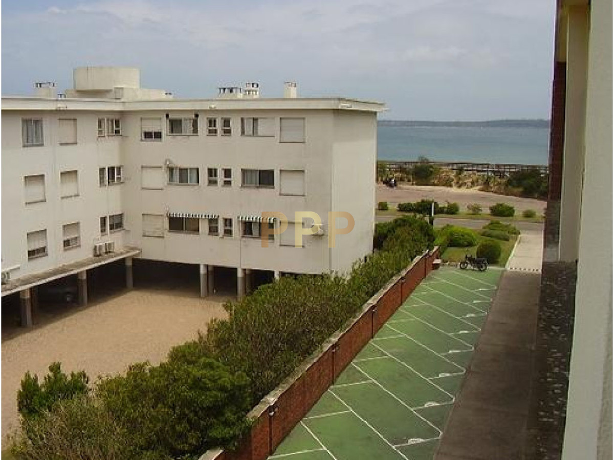 Apartamento ID.747 - Apartamento en venta y alquiler, sobre playa mansa. 