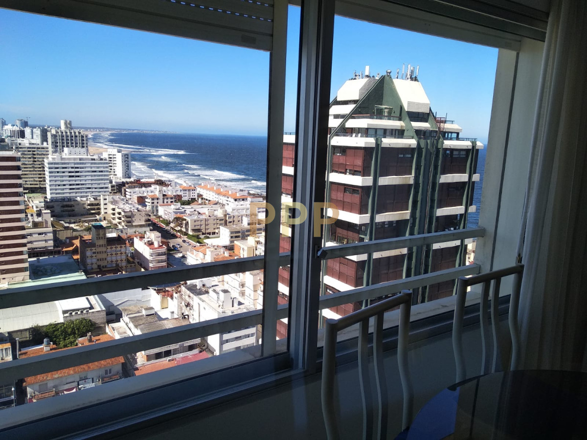 Apartamento ID.1354 - Alquile ya!!! Apartamento en el corazón de la Península, Punta del Este.