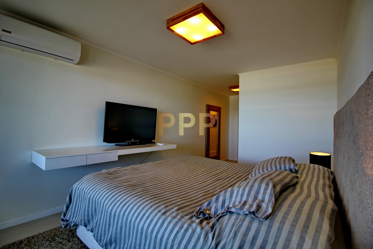 Apartamento ID.2338 - Apartamento de 3 dormitorios, primera linea frente al mar, en alquiler y venta, Punta del Este