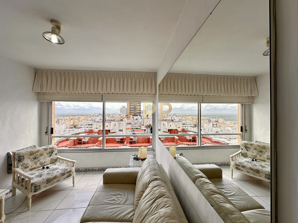 Apartamento ID.4199 - En Venta, a 100 metros del mar, Península Punta del Este