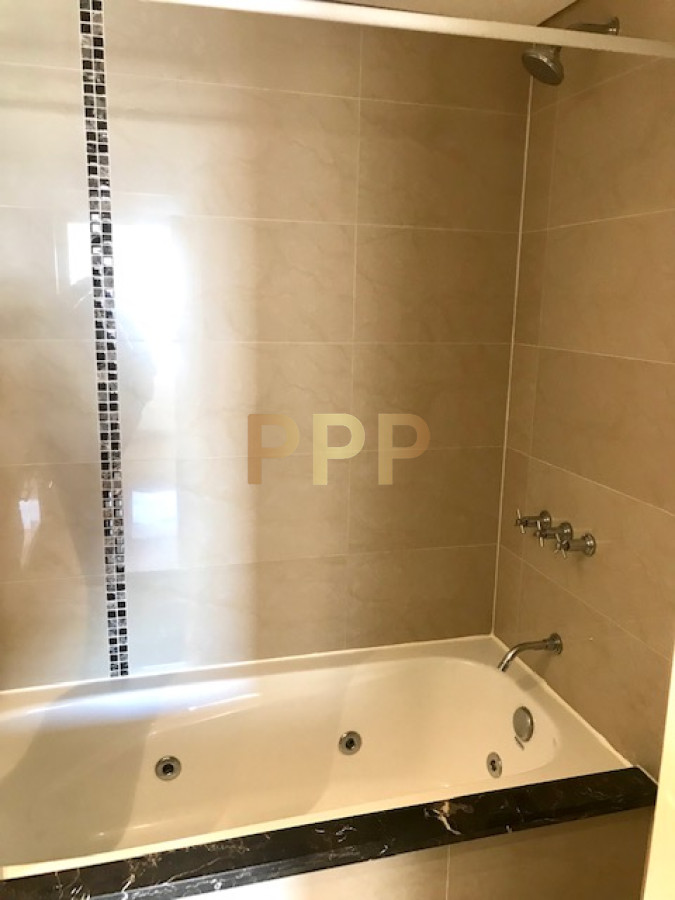 Apartamento ID.209 - Apartamento en Alquiler a una cuadra del mar (Playa Mansa)  en torre nueva, con todos y excelentes servicios .