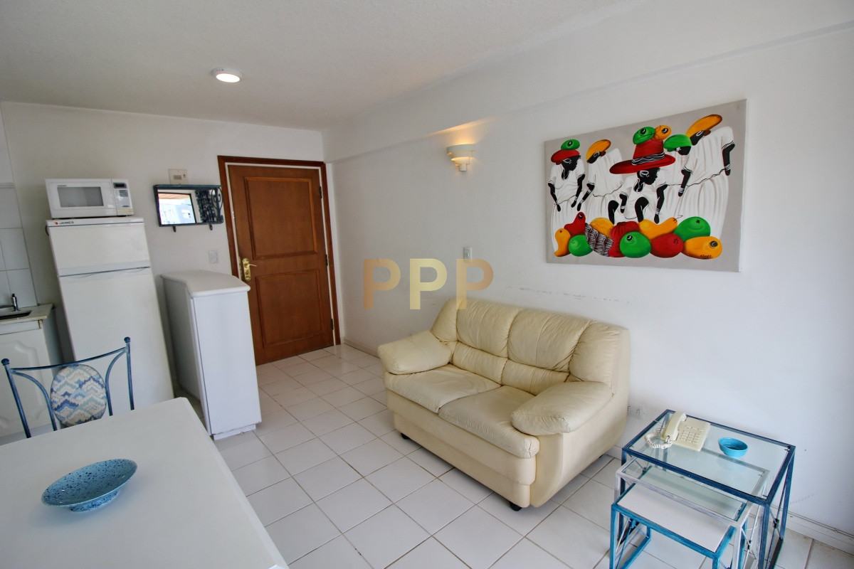 Apartamento ID.15 - Apartamento de 2 dormitorios con piscina en venta y alquiler en Peninsula, Punta del Este.