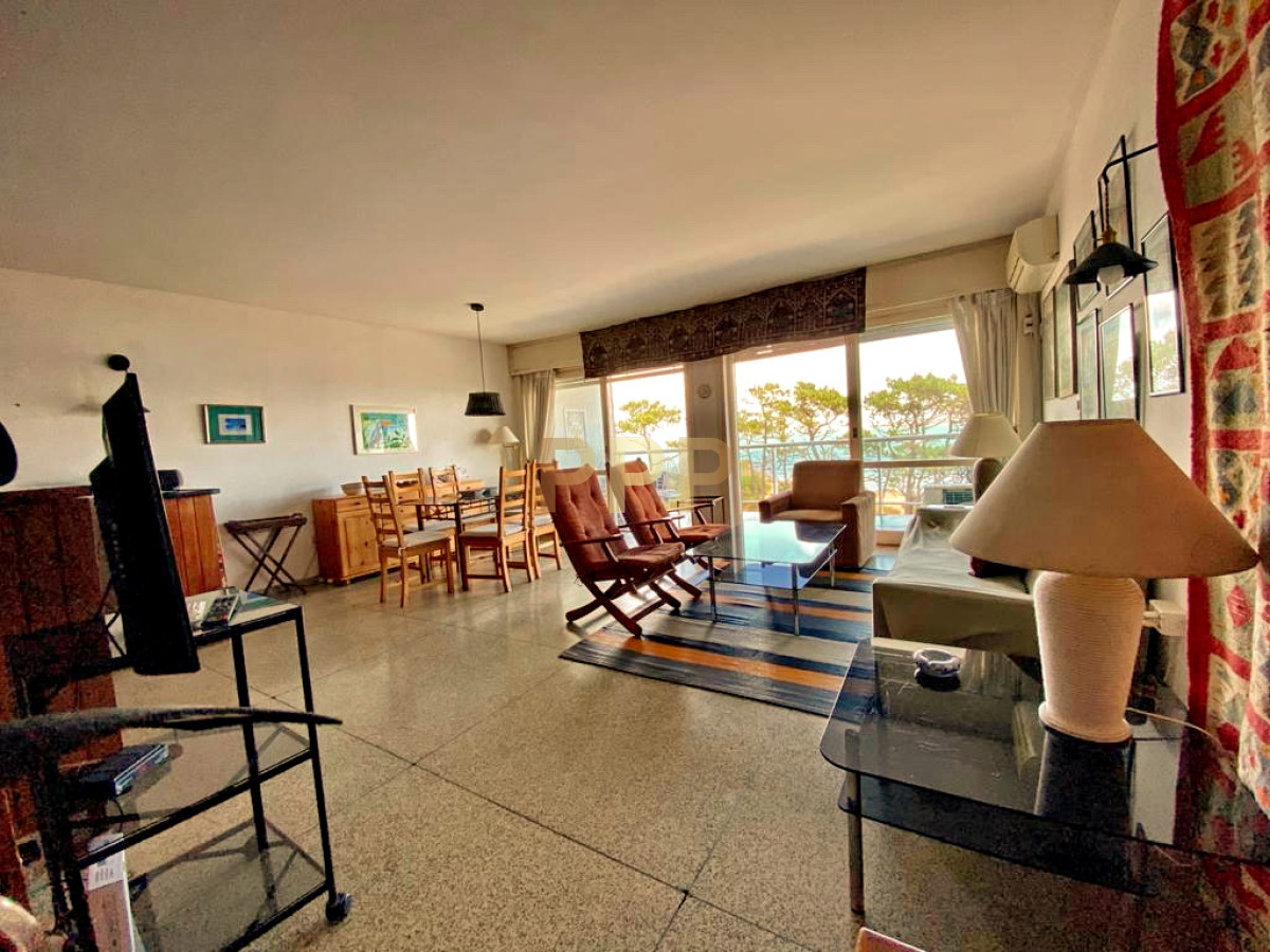 Apartamento ID.657 - Primera lÃ­nea frente al mar ( Mansa) Apartamento en Mansa, 2 dormitorios *