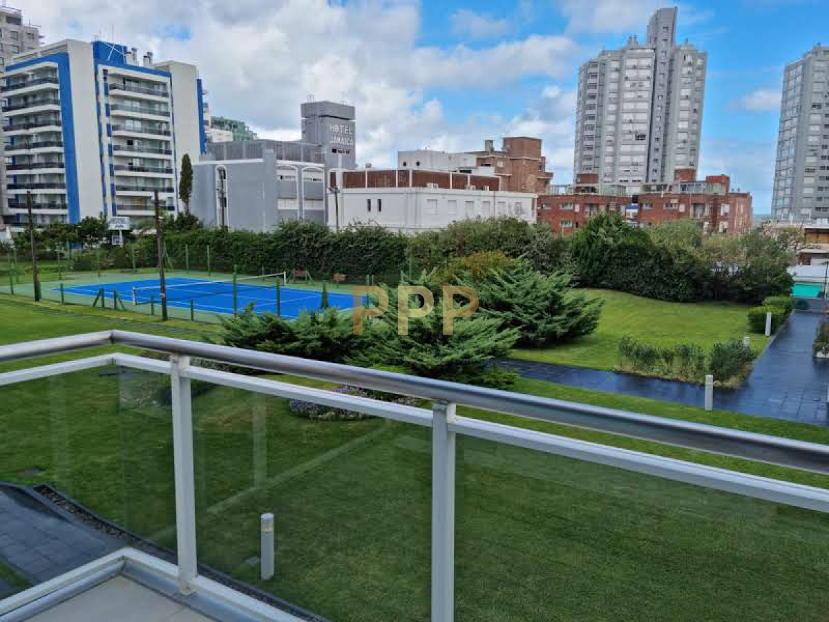 Apartamento ID.4 - En alquiler.. a pasitos del mar, torre con servicios.. Consulte!!!