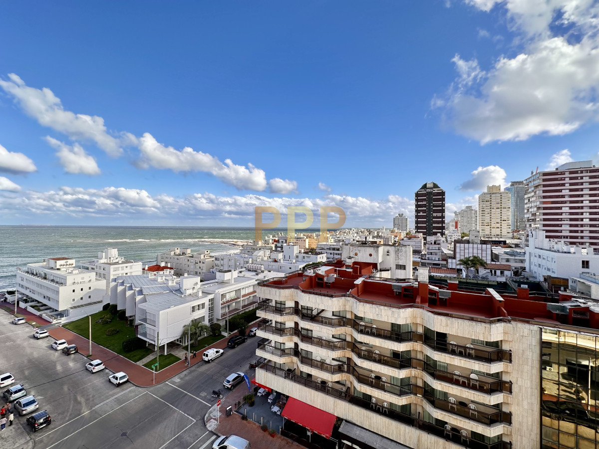 Apartamento ID.4199 - En Venta, a 100 metros del mar, Península Punta del Este