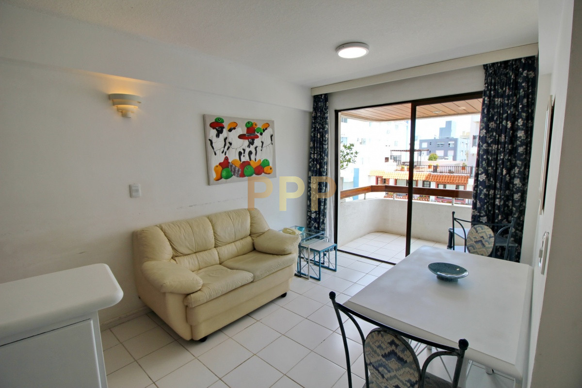 Apartamento ID.15 - Apartamento de 2 dormitorios con piscina en venta y alquiler en Peninsula, Punta del Este.