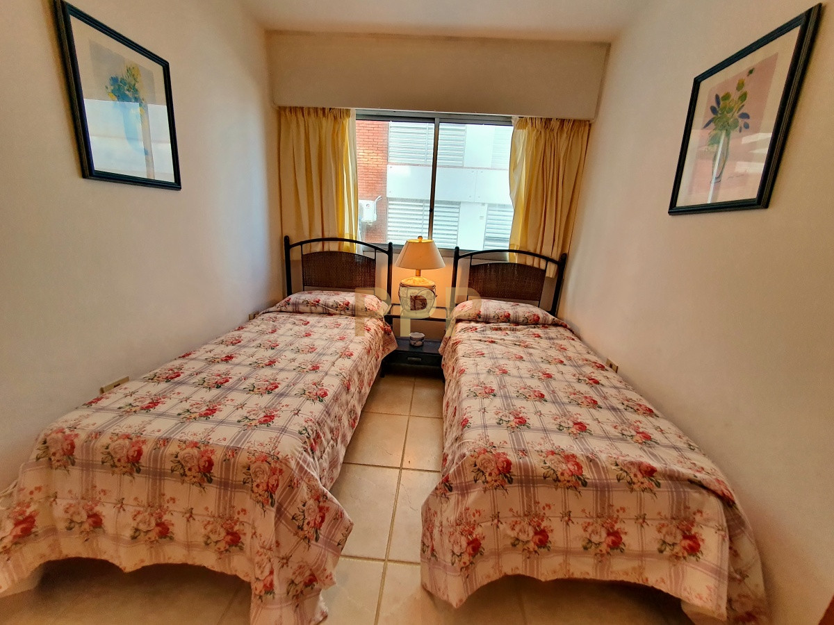 Apartamento ID.183 - Vendo o alquilo apartamento 3 dormitorios en primera lí­nea en Pení­nsula, Punta del Este 