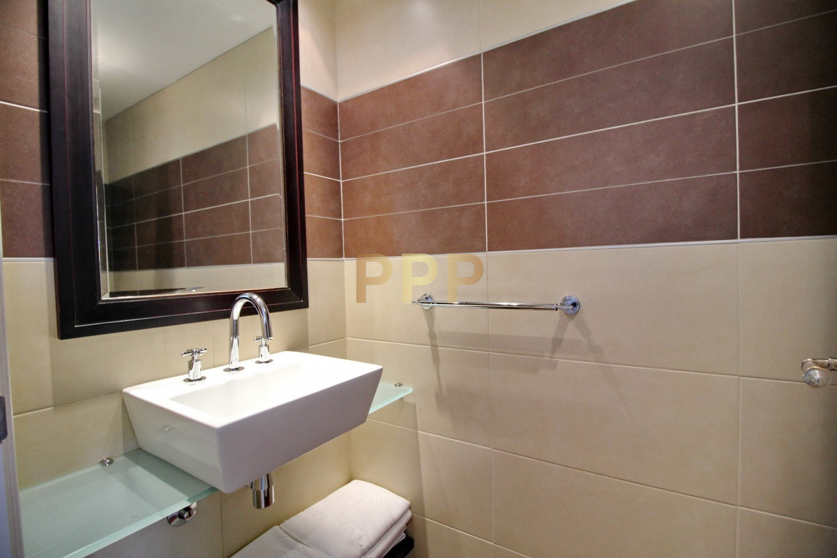 Apartamento ID.2344 - Apartamento de 3 dormitorios, primera linea frente al mar, en alquiler y venta, Punta del Este