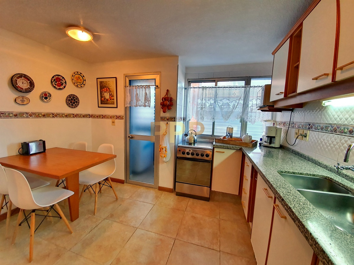 Apartamento ID.183 - Vendo o alquilo apartamento 3 dormitorios en primera lí­nea en Pení­nsula, Punta del Este 