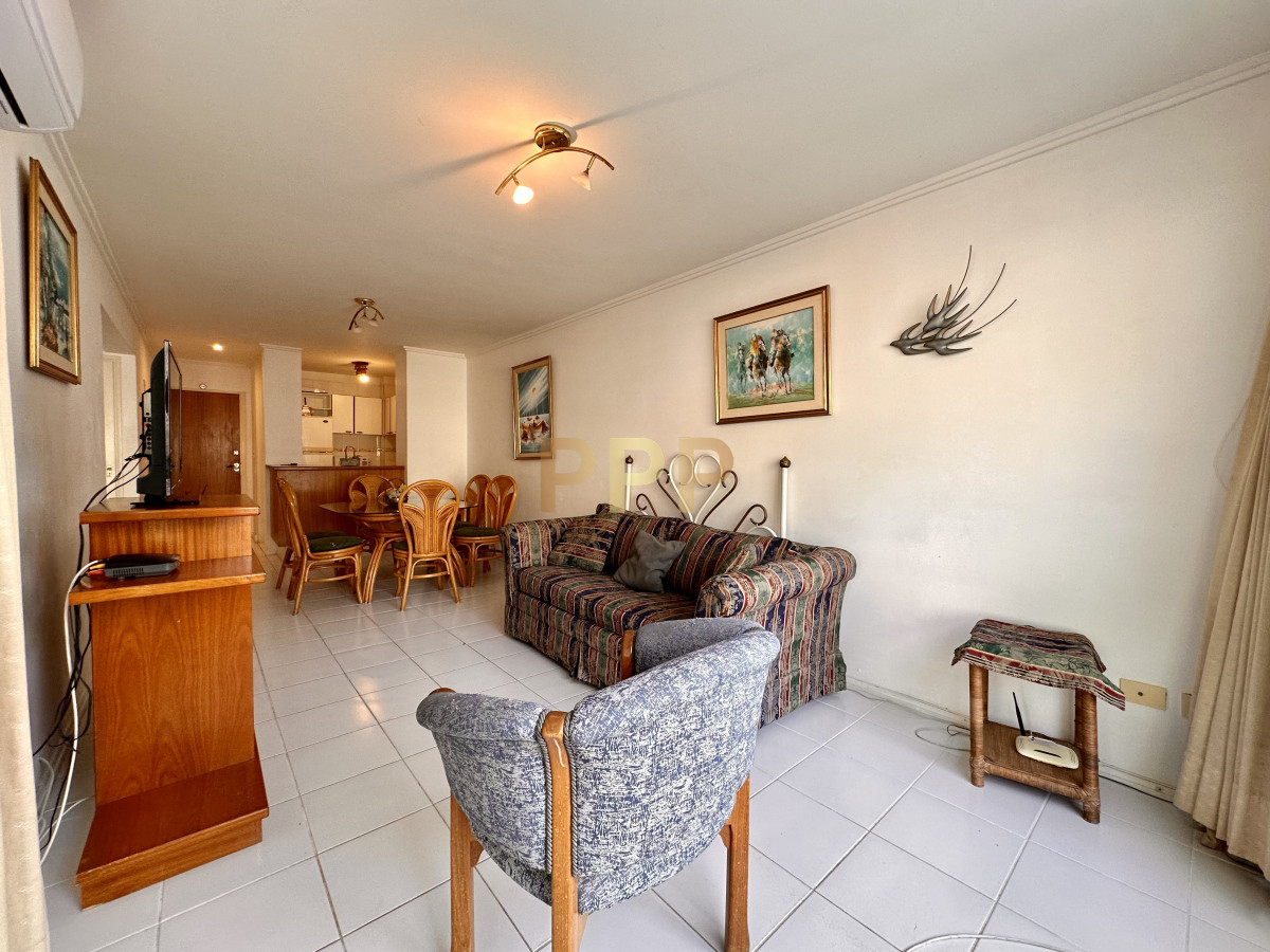 Apartamento ID.125 - En alquiler , muy lindo apto en edificio con servicios, muy cerca del mar.