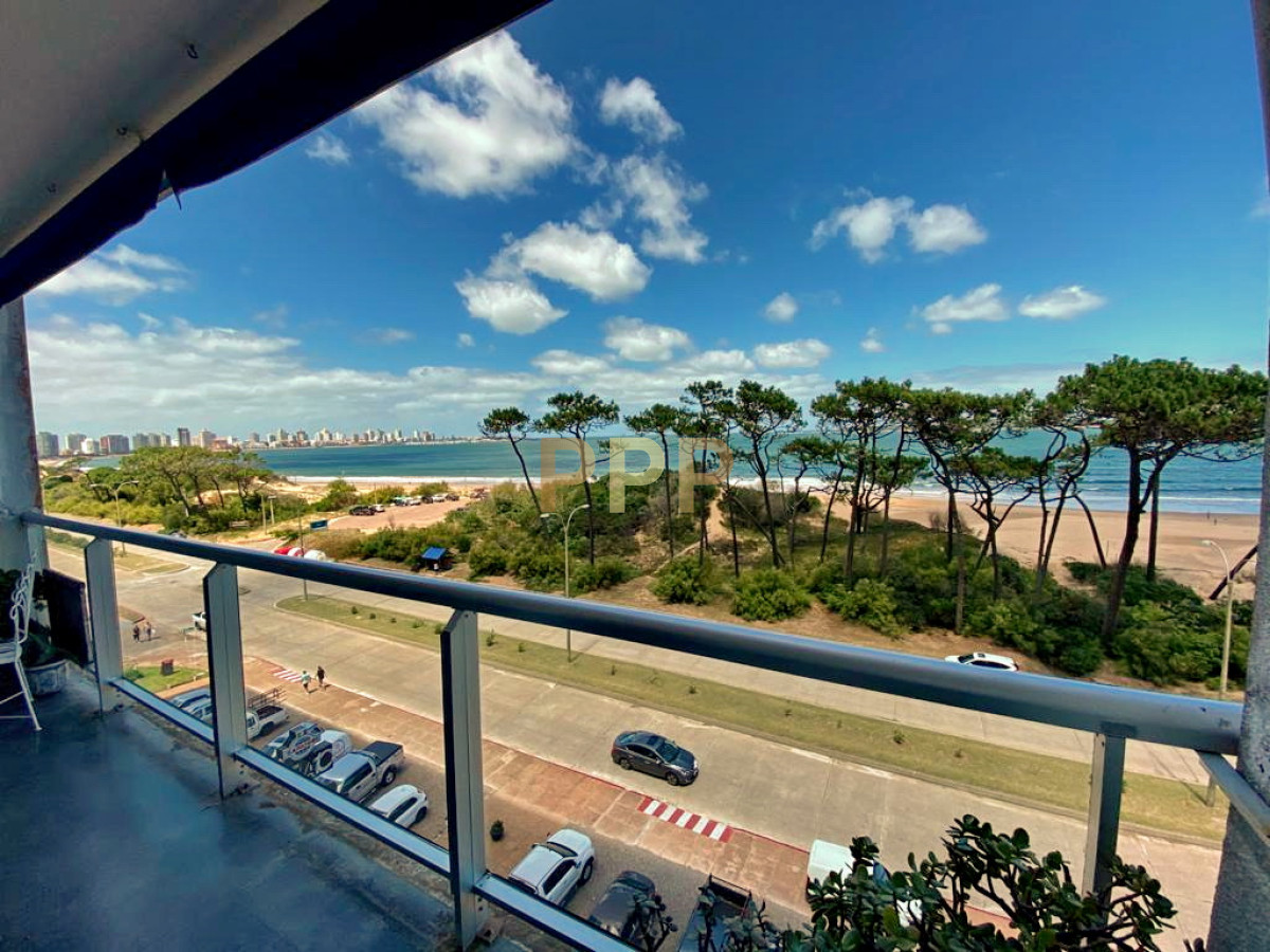 Apartamento ID.657 - Primera lÃ­nea frente al mar ( Mansa) Apartamento en Mansa, 2 dormitorios *