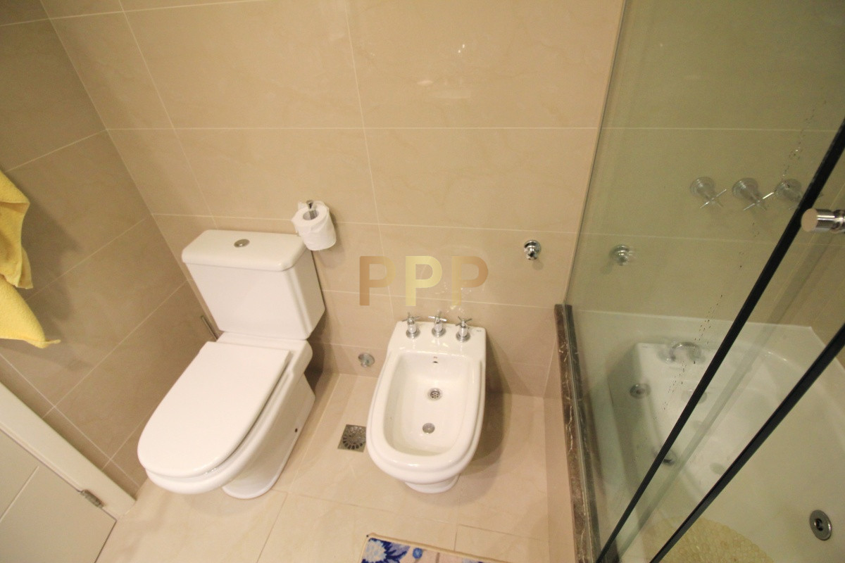 Apartamento ID.1057 - Apartamento con servicios en venta  en Punta del Este, zona Conrad.