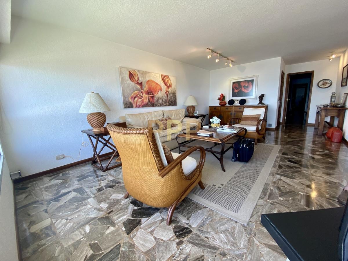 Apartamento ID.3744 - En venta y alquiler primera línea con excelentes vistas!!!