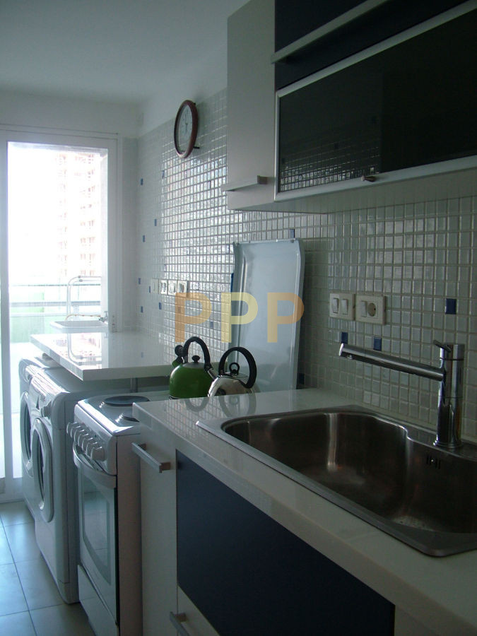 Apartamento ID.4 - En alquiler.. a pasitos del mar, torre con servicios.. Consulte!!!