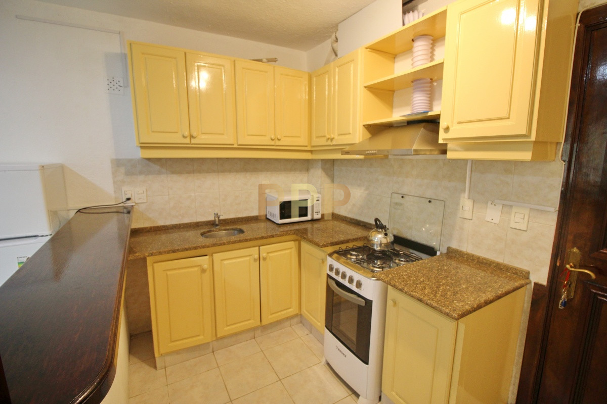Apartamento ID.2345 - Alquilo apartamento anual, 1 dormitorio y garaje, cerca shopping, Punta del Este