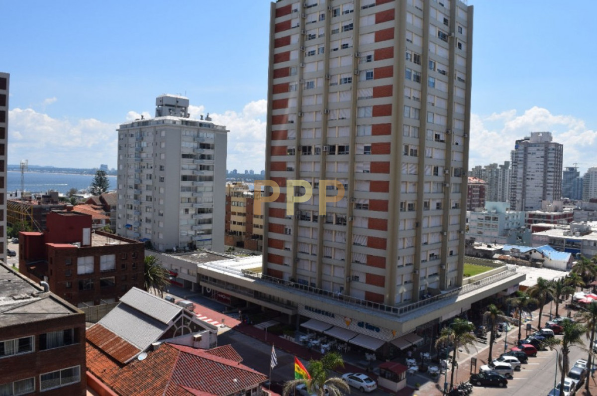 Apartamento ID.2321 - SE VENDE APARTAMENTO 1 DORMITORIO EN PENINSULA, PUNTA DEL ESTE CON MUY LINDA VISTA.