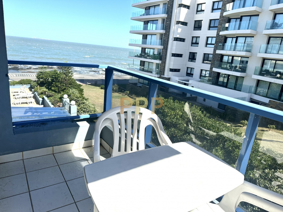 Apartamento ID.1515 - Se alquila apartamento de 1 dormitorio frente al mar con vista en Peninsula, Punta del Este.