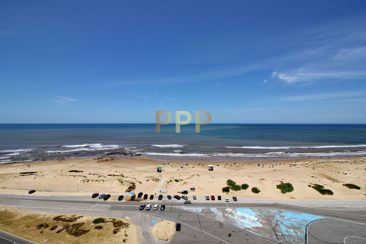 Apartamento ID.2712 - En alquiler, piso alto , primera línea sobre la brava!!!