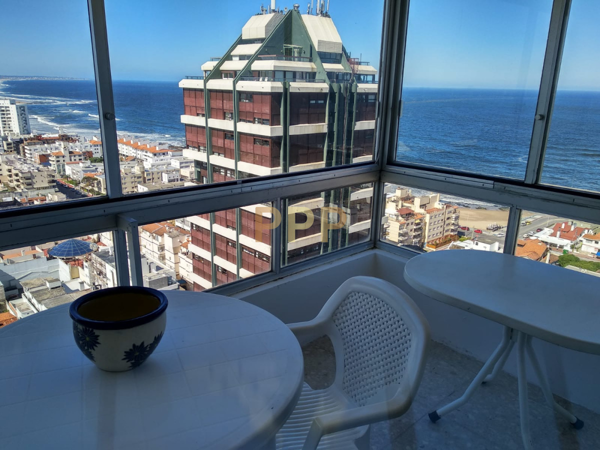 Apartamento ID.1354 - Alquile ya!!! Apartamento en el corazón de la Península, Punta del Este.