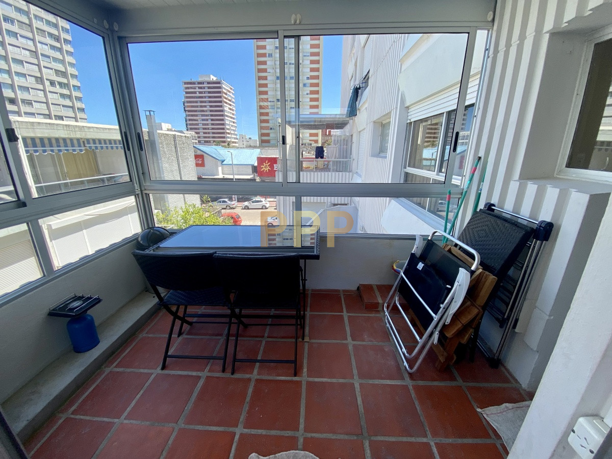 Apartamento ID.775 - Alquilo apartamento 2 dormitorios con parrillero propio en Península, Punta del Este