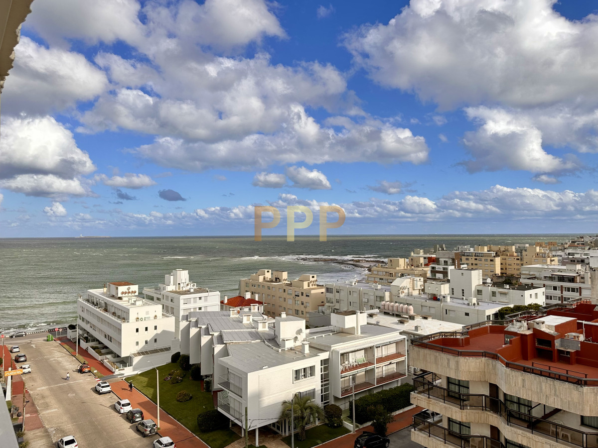Apartamento ID.4199 - En Venta, a 100 metros del mar, Península Punta del Este
