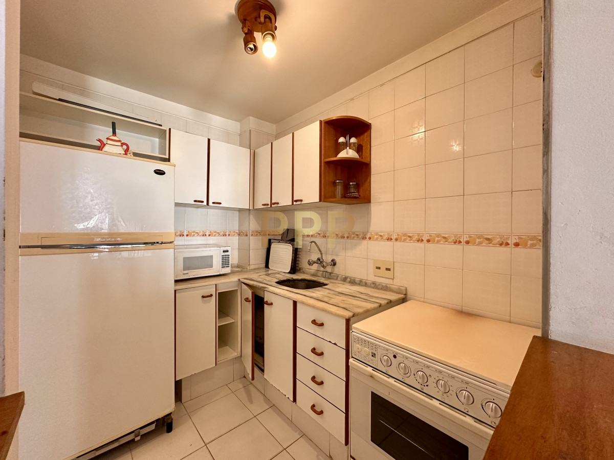 Apartamento ID.125 - En alquiler , muy lindo apto en edificio con servicios, muy cerca del mar.