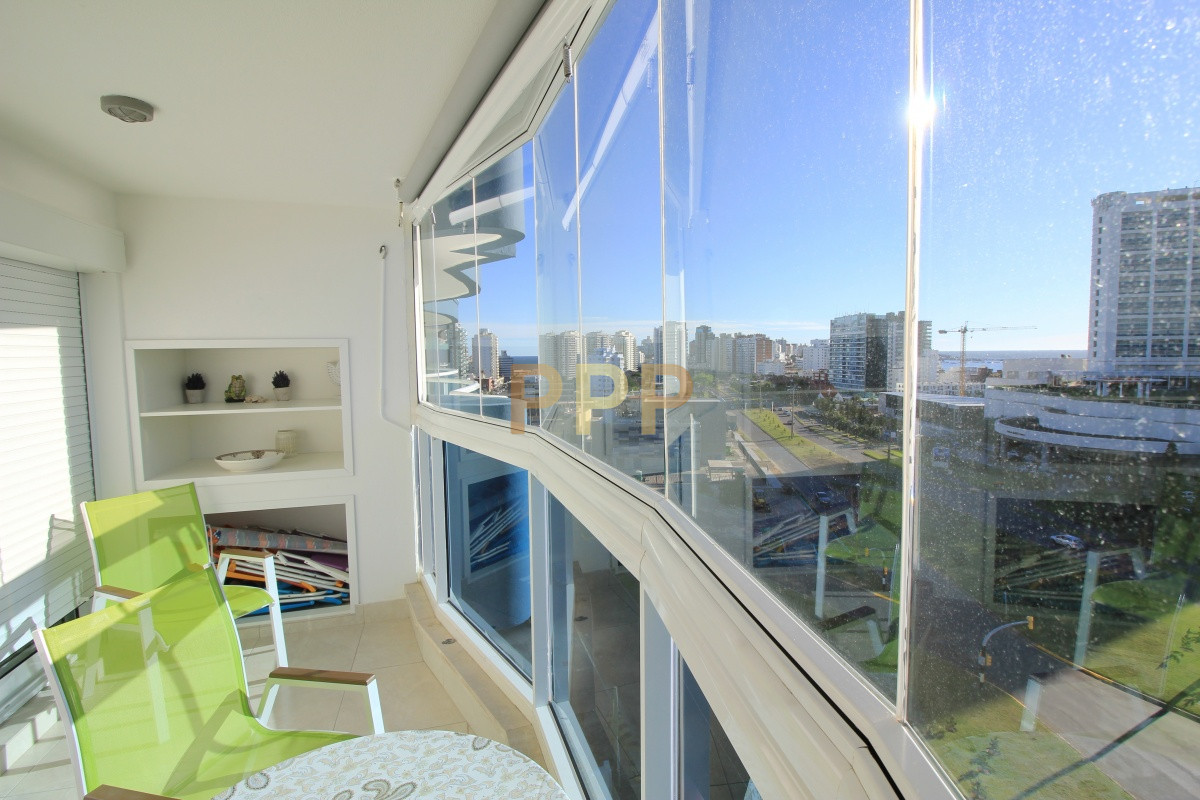 Apartamento ID.1057 - Apartamento con servicios en venta  en Punta del Este, zona Conrad.