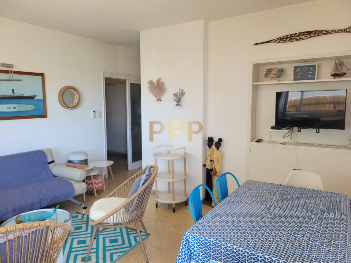 Apartamento ID.1405 - En alquiler con vista al mar, totalmente reciclado