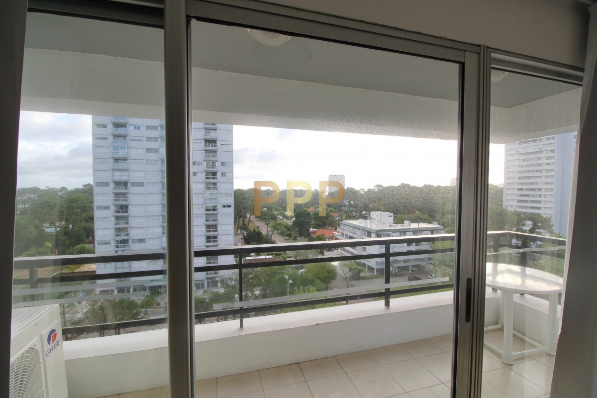 Apartamento ID.600 - En venta... Apartamento 3 dormitorios en Av. Roosevelt, Punta del Este