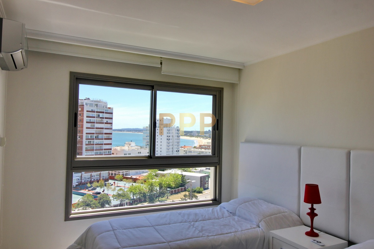 Apartamento ID.2344 - Apartamento de 3 dormitorios, primera linea frente al mar, en alquiler y venta, Punta del Este