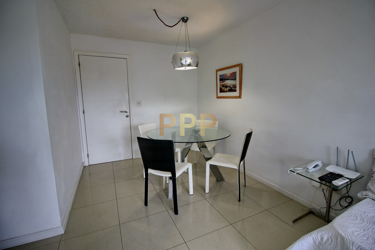Apartamento ID.2424 - Apartamento en alquiler en Punta del Este, excelente ubicación , torre con muy buenos servicios.