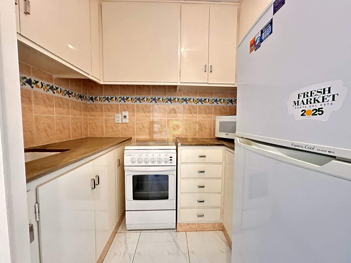 Apartamento ID.4199 - En Venta, a 100 metros del mar, Península Punta del Este