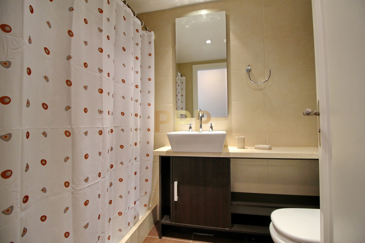 Apartamento ID.2344 - Apartamento de 3 dormitorios, primera linea frente al mar, en alquiler y venta, Punta del Este