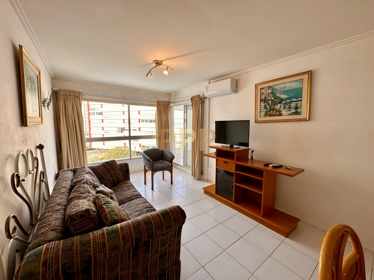Apartamento ID.125 - En alquiler , muy lindo apto en edificio con servicios, muy cerca del mar.