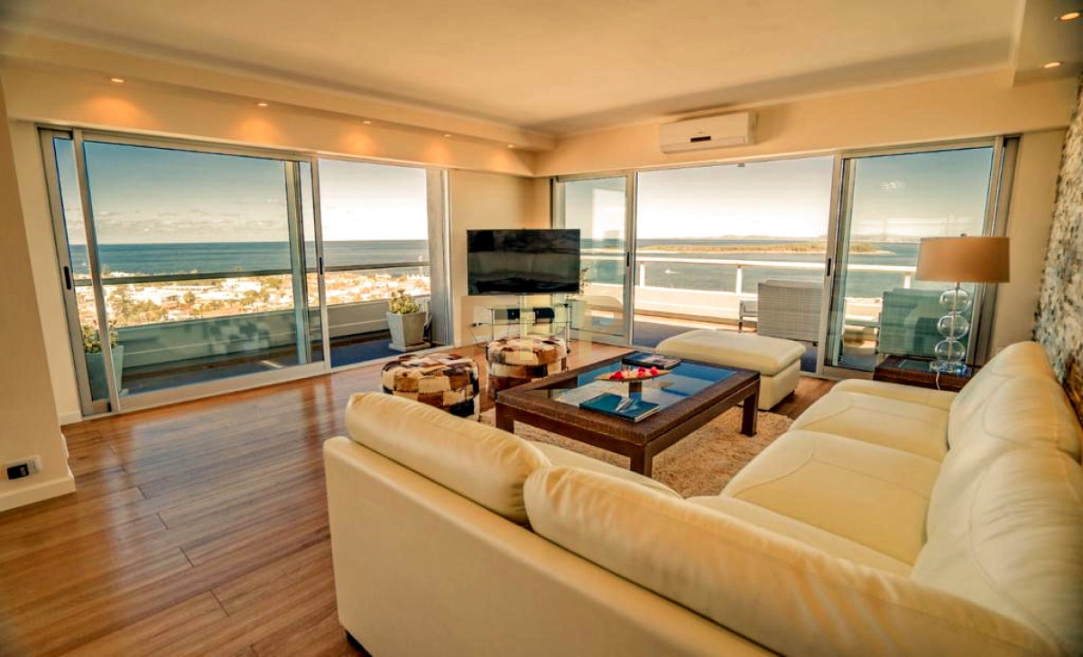 Apartamento ID.670 - Espectacular piso alto con vista franca al puerto de Punta del Este