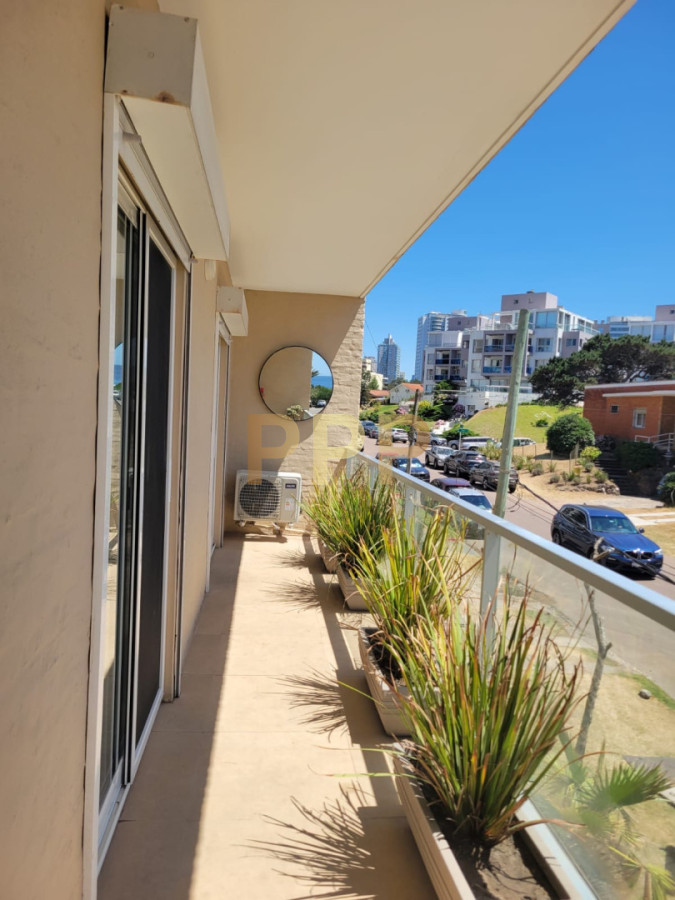 Apartamento ID.1405 - En alquiler con vista al mar, totalmente reciclado