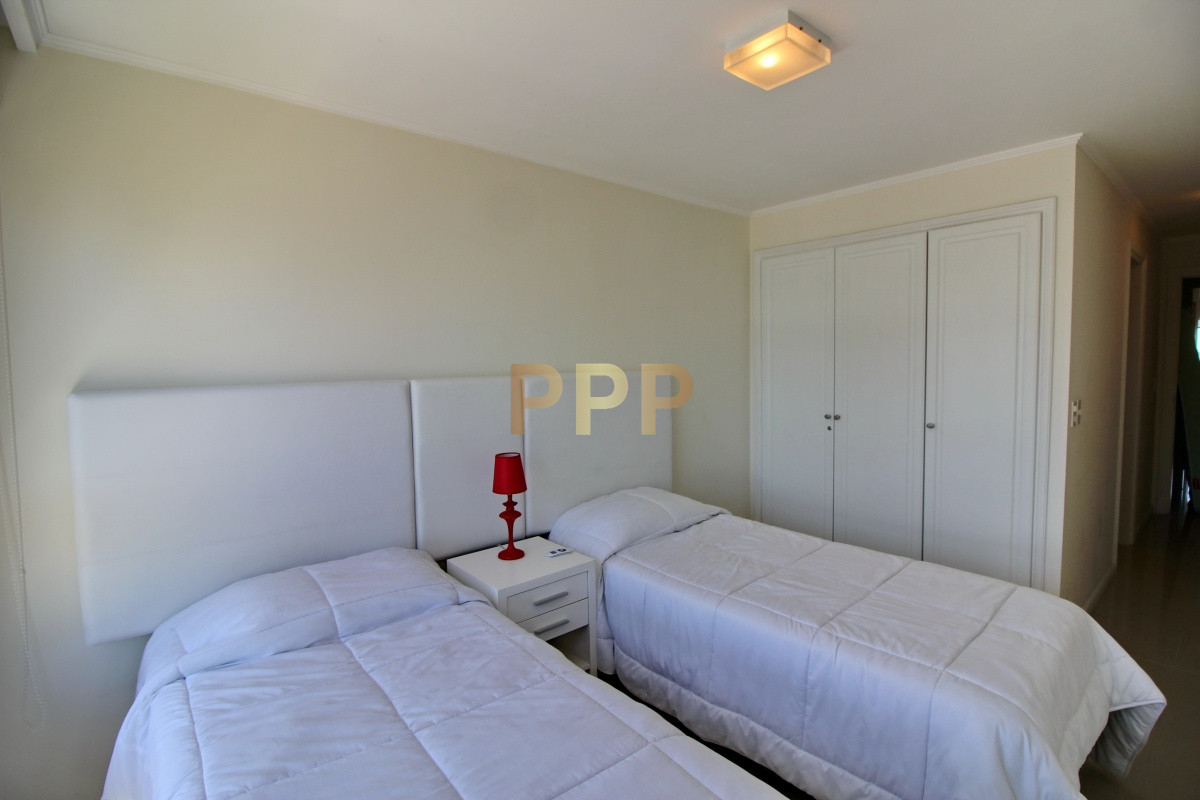Apartamento ID.2344 - Apartamento de 3 dormitorios, primera linea frente al mar, en alquiler y venta, Punta del Este