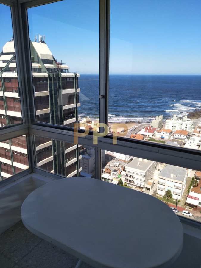 Apartamento ID.1354 - Alquile ya!!! Apartamento en el corazón de la Península, Punta del Este.