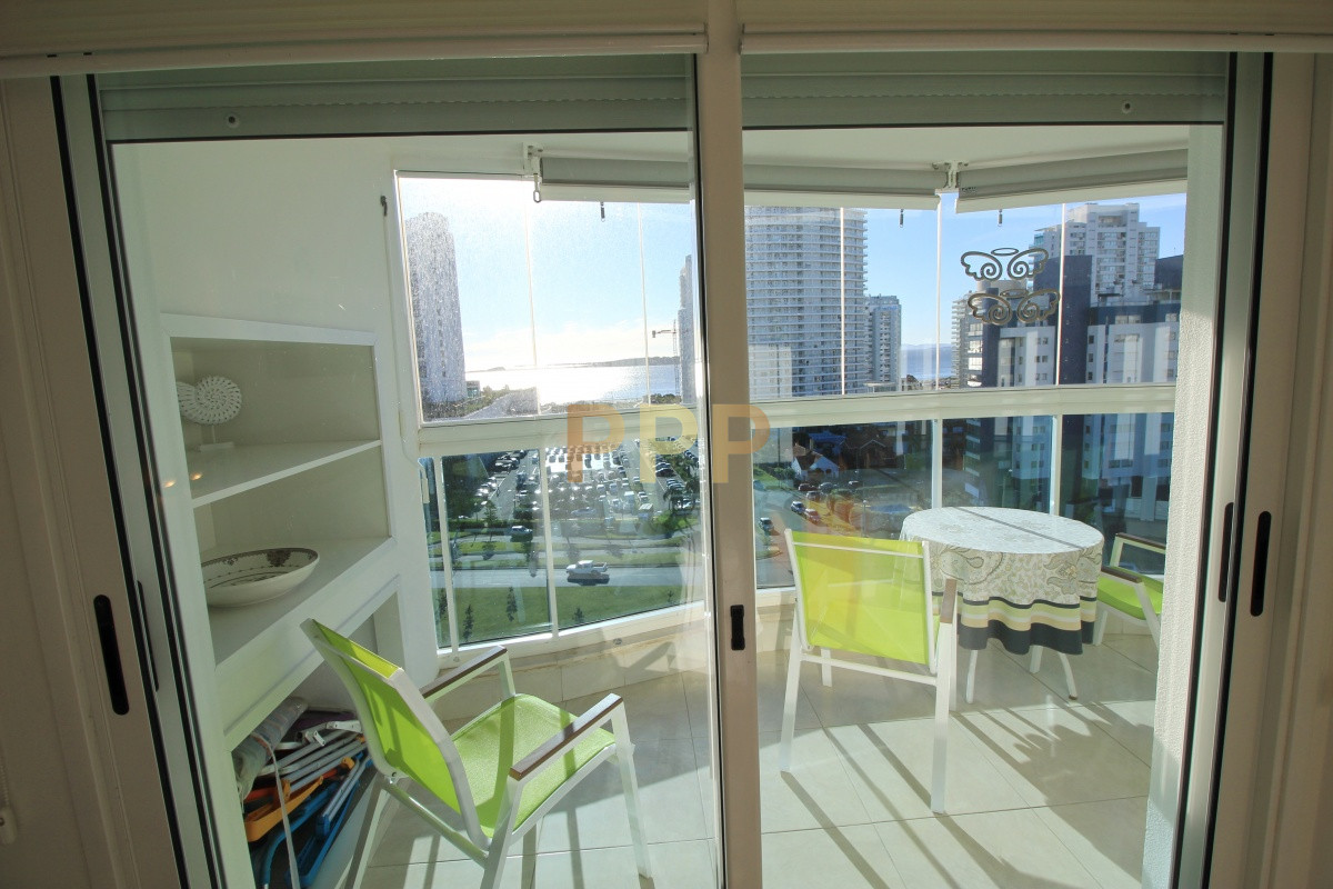 Apartamento ID.1057 - Apartamento con servicios en venta  en Punta del Este, zona Conrad.