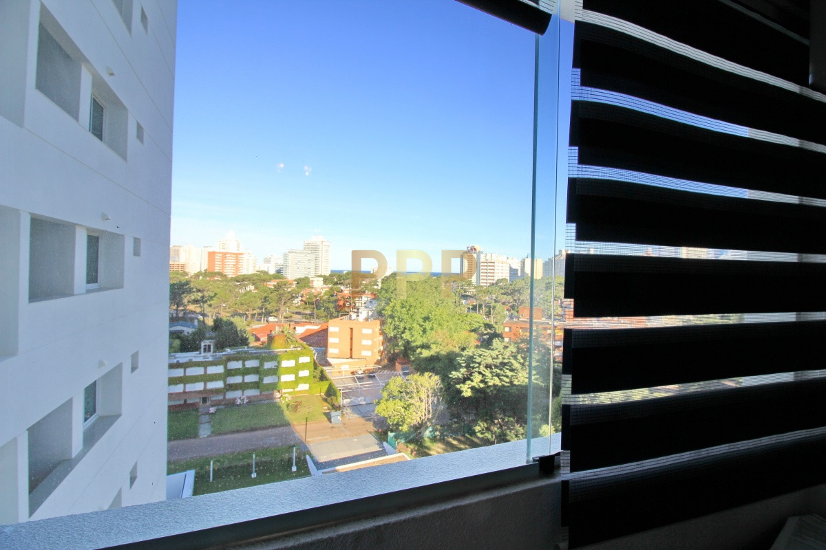 Apartamento ID.1057 - Apartamento con servicios en venta  en Punta del Este, zona Conrad.