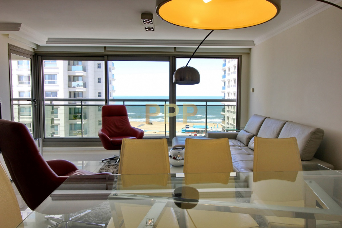 Apartamento ID.2344 - Apartamento de 3 dormitorios, primera linea frente al mar, en alquiler y venta, Punta del Este
