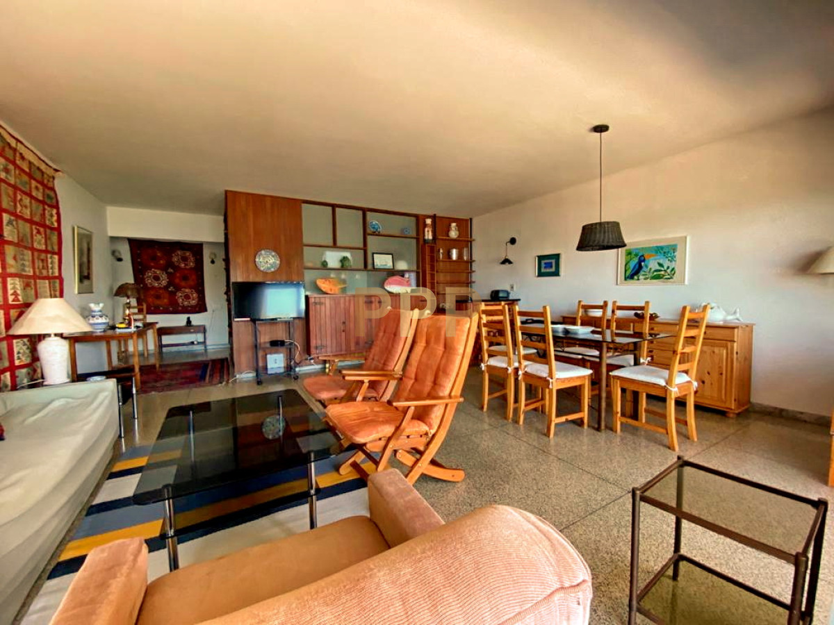 Apartamento ID.657 - Primera lÃ­nea frente al mar ( Mansa) Apartamento en Mansa, 2 dormitorios *