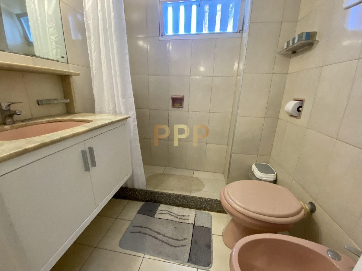 Apartamento ID.775 - Alquilo apartamento 2 dormitorios con parrillero propio en Península, Punta del Este