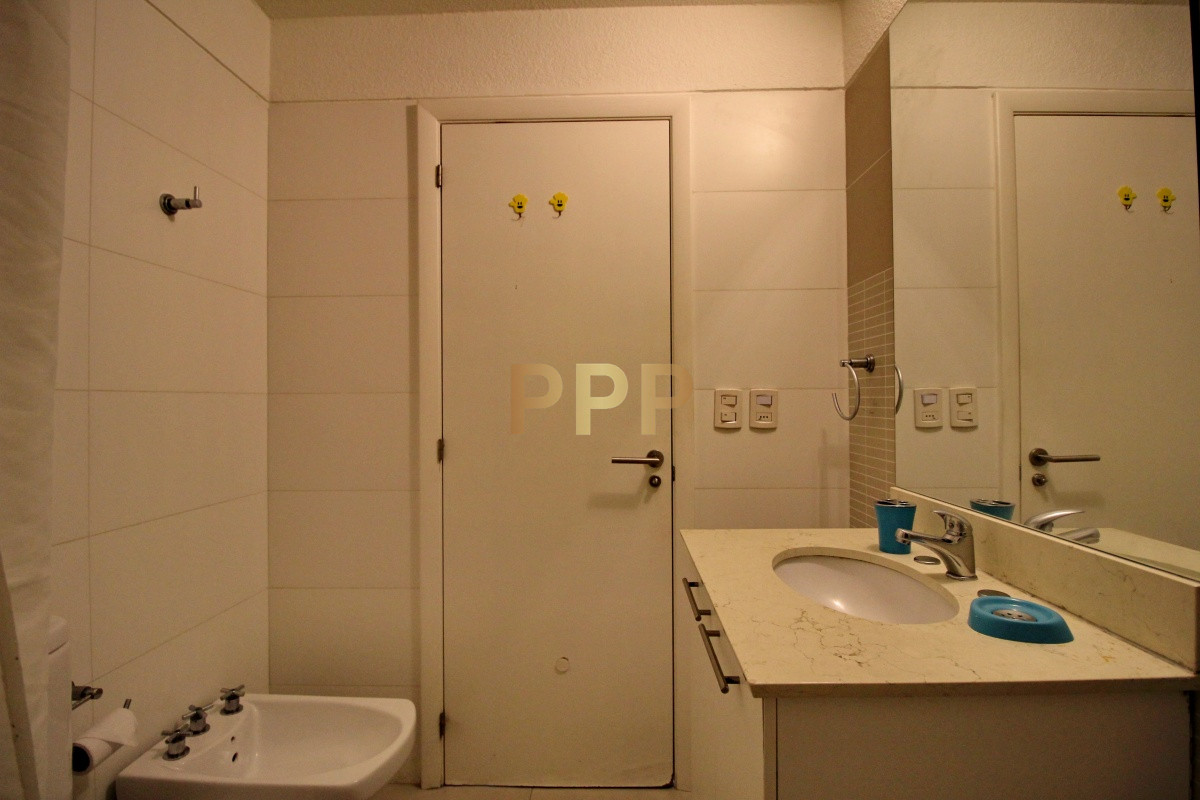 Apartamento ID.2424 - Apartamento en alquiler en Punta del Este, excelente ubicación , torre con muy buenos servicios.