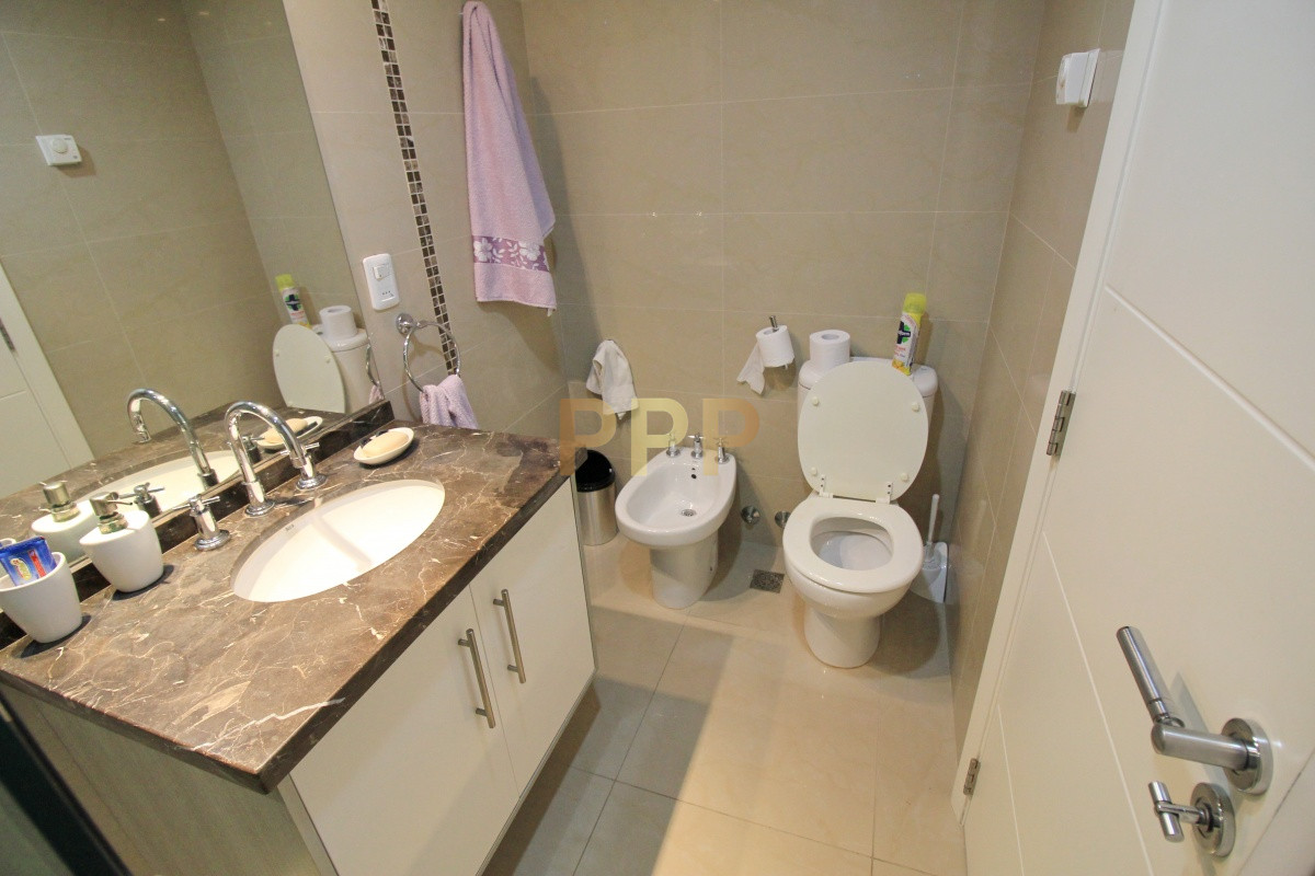Apartamento ID.1057 - Apartamento con servicios en venta  en Punta del Este, zona Conrad.
