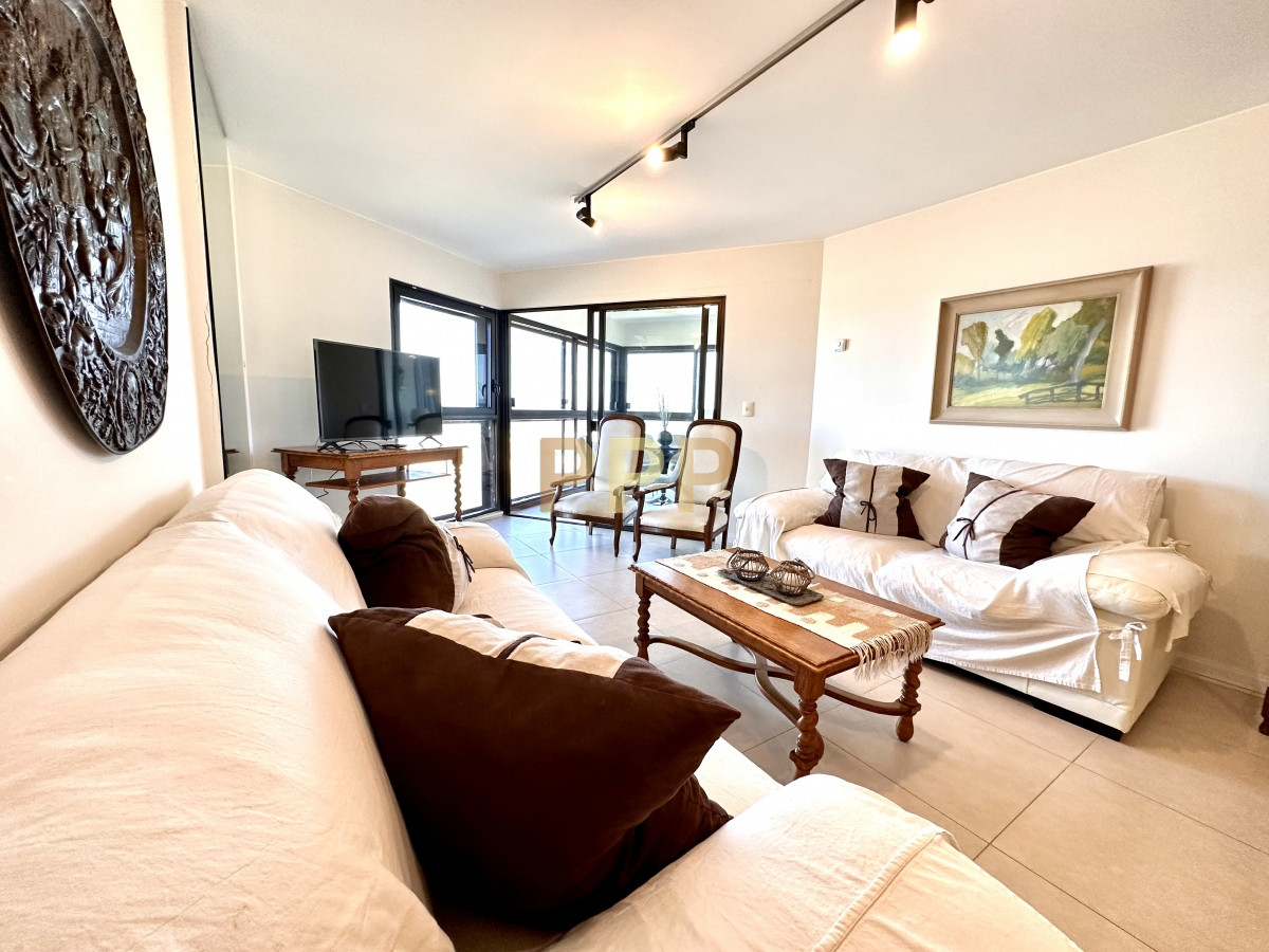 Apartamento ID.3943 - En venta y alquiler, primera línea, totalmente reciclado!!!