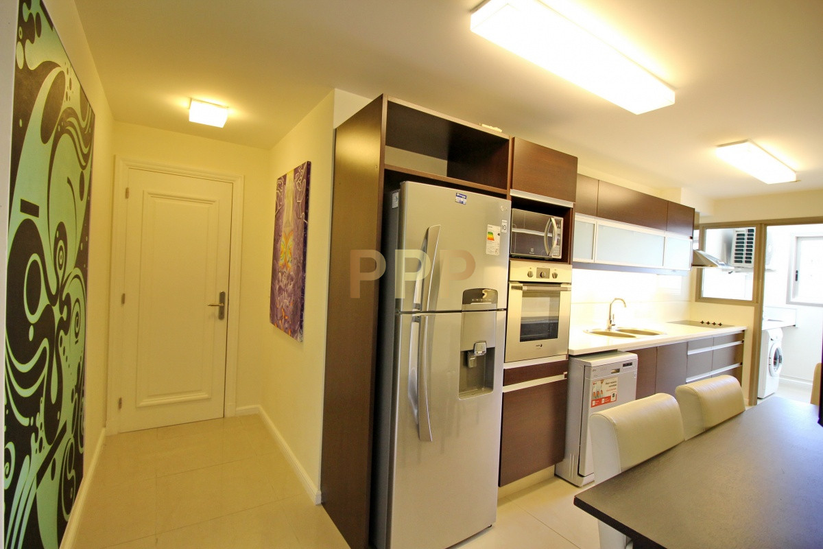 Apartamento ID.2338 - Apartamento de 3 dormitorios, primera linea frente al mar, en alquiler y venta, Punta del Este