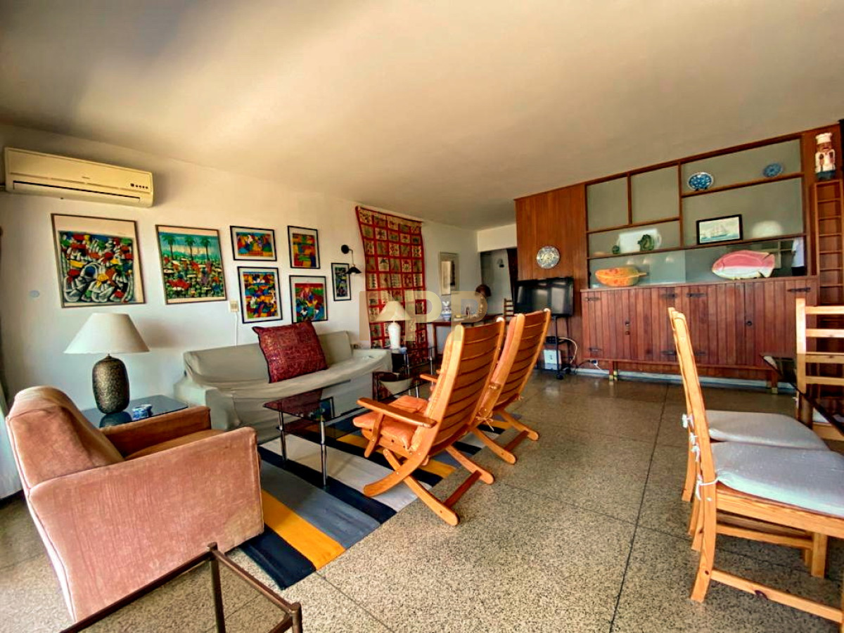 Apartamento ID.657 - Primera lÃ­nea frente al mar ( Mansa) Apartamento en Mansa, 2 dormitorios *